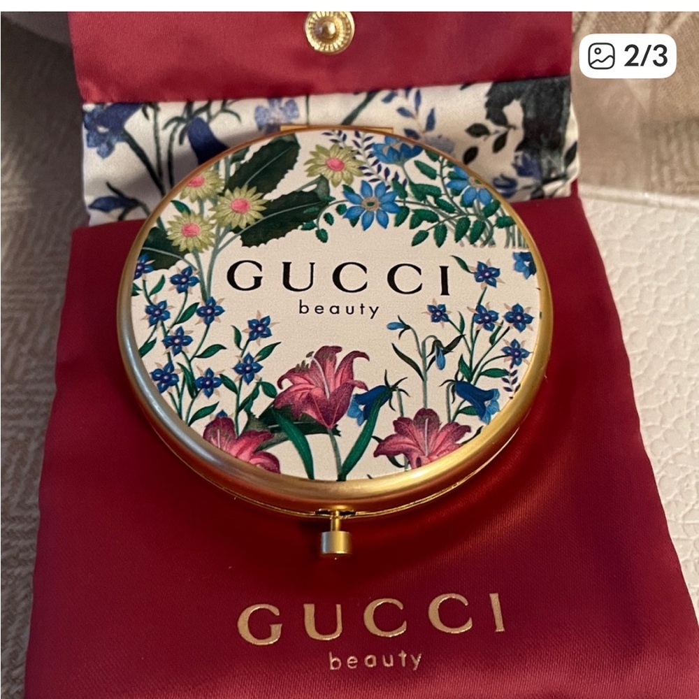 GUCCI NWT Floral Design Compact Mirror with snap Dust Bag